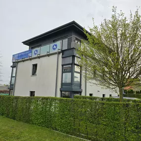 Werbebanner an der Geschäftsstelle der Öffentlichen Versicherung Braunschweig in Lamme - Lammer Busch 8 - 2.Etage
