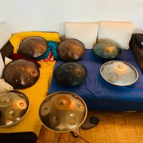 Du weißt nicht, worauf Du bei der Anschaffung einer Handpan achten solltest? Kein Problem, wir helfen Dir gerne mit unserer Expertise weiter und nehmen uns Zeit, die optimal zu Dir passende Handpan zu finden.