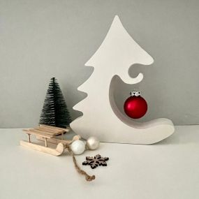 Weihnachtsbaum weiß mit Kugel, Christbaum, Adventsdeko. Minimalistisch. 
Eure Kunstkrämerin Silke in Erfurt / Thüringer Wald.