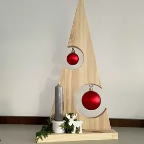 Weihnachtsbaum mit Kugeln, Christbaum, Adventsdeko. Minimalistisch. handmade. 
Eure Kunstkrämerin Silke in Erfurt / Thüringer Wald.