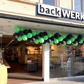 Das BackWerk in Schweinfurt als idealer Ort für  leckere Snacks, guten Kaffee und gesunde Smoothies in zentraler Lage, direkt am Busbahnhof.