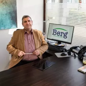 https://www.axa-betreuer.de/site/ao-portale-rwd/get/documents/ao-portale/ao-multimedia/Bilder/Betreuerbilder/Auftritt/freigestellt/80077299/80077299_2022-02-02_09-32-34-856.png
