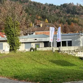 Sicht von Aussen auf Ausstellung Ofenbau