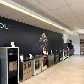 Holzherde gibt es in zahlreichen Ausführungen – von nostalgisch bis hochmodern.