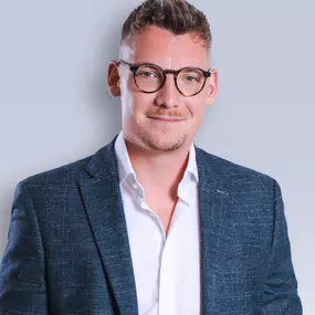 Agenturinhaber Lukas Scharff - AXA Agentur Kreidel & Scharff oHG - Kfz-Versicherung in Koblenz