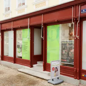 Hansaton Hörkompetenz-Zentrum Hauptplatz 8, Melk von rechts kommend