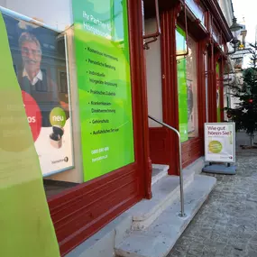 Hansaton Hörkompetenz-Zentrum Hauptplatz 8, Melk von links kommend