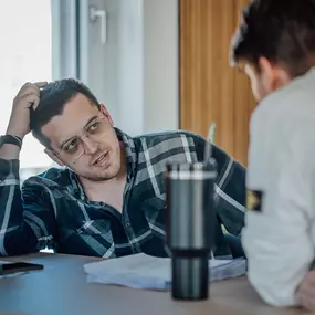 Beratung in der Agentur - AXA Versicherung Wessel & Kollegen oHG - Kfz-Versicherung in Erlangen