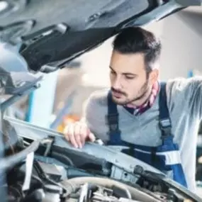 Auf Wunsch erhalten Sie bei einem Reparaturauftrag einen Ersatzwagen für nur CHF 40 pro Tag. Dabei sind 100 km inklusive, das Benzin ist nicht enthalten. Machen wir bei Ihrem Auto den Service, bieten wir Ihnen einen Abhol- und Bring-Service an in Zuchwil, Solothurn und Umgebung.