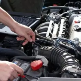 Ihr Fahrzeug wird für die Motorfahrzeugkontrolle vorbereitet. Auf Wunsch bringen wir Ihr Fahrzeug zur MFK und lassen es prüfen.