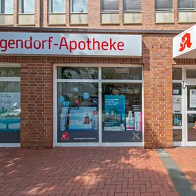 Aussenansicht der Pluggendorf-Apotheke