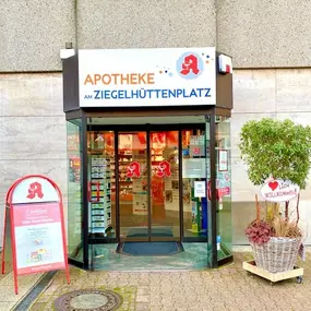 Aussenansicht der Apotheke am Ziegelhüttenplatz