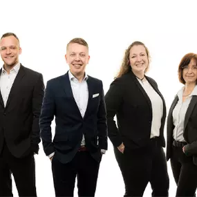 Teambild - AXA Versicherung Alexander Engelmann - Kfz Versicherung in  Leer