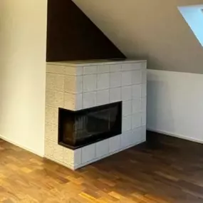 Ein Kachelofen ohne Sitzbank ist eine elegante und platzsparende Variante des klassischen Speicherofens.