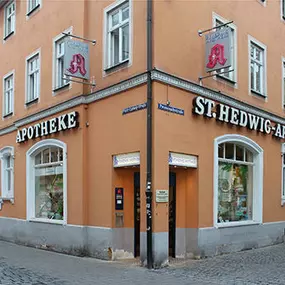 Aussenansicht der St. Hedwig-Apotheke