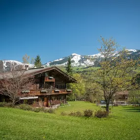 Villen, Grundstücke oder Bauernhäuser, Landhäuser und Chalets.