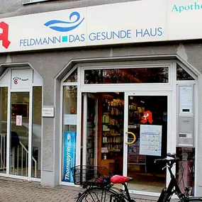 Aussenansicht der Apotheke Feldmann