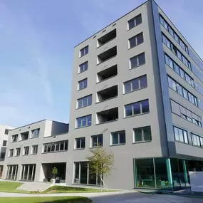 Eine Immobilie anbieten -  HÖLZL & HUBNER Gewerbeimmobilien