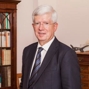 Univ. Prof. Dr. Michael Frass Mödling und Wien