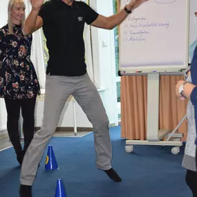 Vorträge/ Workshops & Seminare von Experten. HFA BGMplus in Jena, Thüringen. Betriebliche Gesundheit in Thüringen, BGM Maßnahmen und Umsetzung in Thüringen, Jena, Apolda, Gera. Betriebliches Gesundheitsmanagement (BGM), Betriebliche Gesundheitsförderung (BGF), Präventionskurse im Betrieb, Ergonomie, Rückengesundheit, Gesundheitsmaßnahmen, Stress.  In Jena, Erfurt, Gera, Weimar, Suhl, Gotha,  Meiningen, Arnstadt, Ilmenau, Saalfeld, Apolda, Sömmerda, Eisenberg, Thüringen.