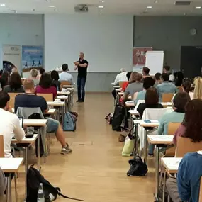 Vorträge, Workshops, Seminare. Sensibilisierung der Mitarbeiter oder zur Eröffnung eines Gesundheitstages. AGAMO GmbH - Ihr Partner für BGF & BGM in Jena, Thüringen. Betriebliche Gesundheit in Thüringen, BGM Maßnahmen und Umsetzung in Thüringen, Jena, Apolda, Gera. Betriebliches Gesundheitsmanagement (BGM), Betriebliche Gesundheitsförderung (BGF), Präventionskurse im Betrieb, Ergonomie, Rückengesundheit, Gesundheitsmaßnahmen, Stress.  In Jena, Erfurt, Gera, Weimar, Suhl, Gotha,  Meiningen, Arnst