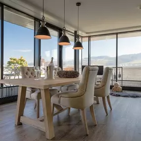 City Alp Dining Table with Champagne