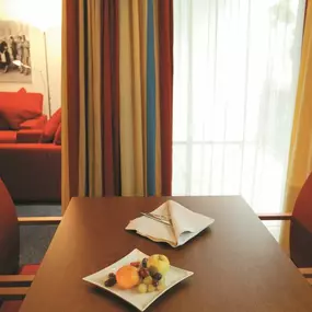 Junior Suite table