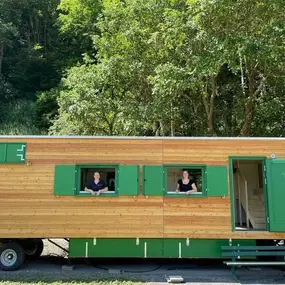 Der Bauwagen der Waldkita Wildblumenwiese in Rech.