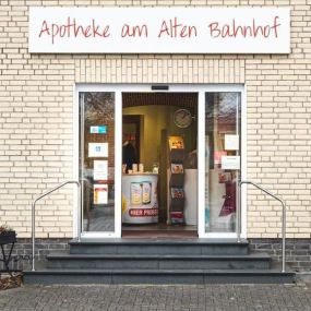 Aussenansicht der Apotheke am Alten Bahnhof