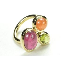 Ring in Gelbgold mit rosa Turmalin-, Mandaringranat- und Peridotcabochon