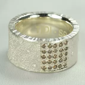 Ring zur Silberhochzeit, Silber mit 25 Brillanten