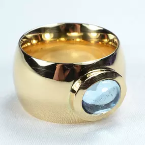 Breiter RIng 750er Gelbgold mit Topas Cabochon