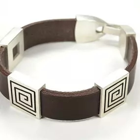 Lederarmband mit Silberteilen und -schliesse