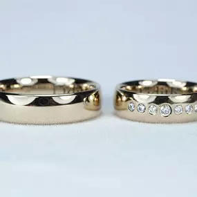 Trauringe in 750/000 champagnerfarbenem Weißgold