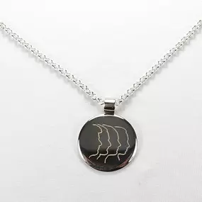 Anhänger mit Silhouetten