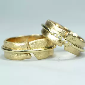 Trauringe Gelbgold und Roségold mit Brillanten