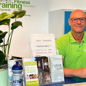 ERSTKLASSIGE BETREUUNG
EXKLUSIV BEI UNS UND EINZIGARTIG IN BAYREUTH
Der Active-Fitness-Club bietet Dir stets und zu jeder Zeit, eine erstklassige Betreuung durch unser erfahrenes und top qualifiziertes Trainerteam an. Ein Anspruch, der für uns selbstverständlich ist!