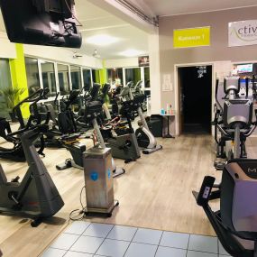 ERSTKLASSIGE BETREUUNG
EXKLUSIV BEI UNS UND EINZIGARTIG IN BAYREUTH
Der Active-Fitness-Club bietet Dir stets und zu jeder Zeit, eine erstklassige Betreuung durch unser erfahrenes und top qualifiziertes Trainerteam an. Ein Anspruch, der für uns selbstverständlich ist!