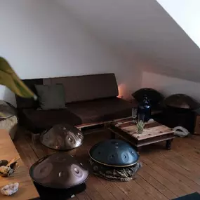 Im Handpan Showroom Trier findest Du eine große Auswahl unterschiedlichster Handpans zum ausprobieren, mieten und kaufen.