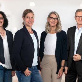 Teamfoto - AXA Agentur Martina Bürkel-Ziser - Kfz Versicherung in  Teningen