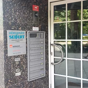 Eingang Hörgeräte Seifert Kinder-Hörzentrum