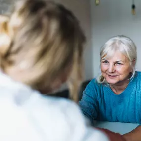 REQUENN - Ihr ambulanter Pflegedienst in Holzgerlingen bietet umfassende Unterstützung für ein selbstbestimmtes Leben zu Hause. Wir decken Grundpflege, Behandlungspflege, Hausnotruf, Betreuung und Hauswirtschaft ab. Egal ob Körperpflege, medizinische Notwendigkeiten oder Hilfe im Alltag - wir sind für Sie da.