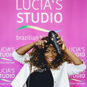 Lucia Silva de Jesus
Lucia´s Studio | Brazilian Hairstyle - Afro-Hair - Haarverlängerung | München