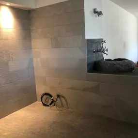 Preparazione sala bagno per installazione vasca idromassaggio HOTSPRING