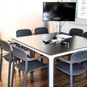 Auch kleinere Meetings bis zu 8 Personen sind jederzeit bei der Lösungsagentur möglich und werden über den Sonnenland Teamspace auch für Kunden zu Verfügung gestellt.