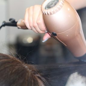 Haare föhnen | Friseursalon Werner´s Cut Line | München