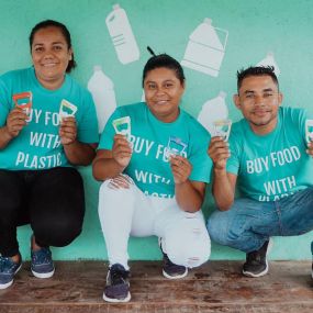 Bild von Buy Food with Plastic