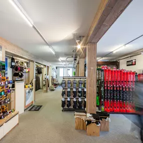 Bild von INTERSPORT AROSA / Luzi Sport / Skiverleih / Snowboardverleih / Skidepot