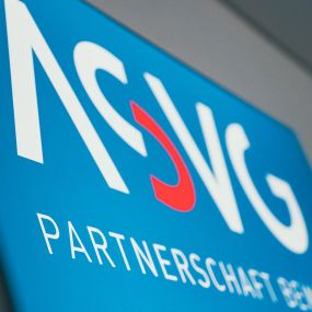 ASVG GmbH - Situationsbilder im Büro. Leuchttafel im Eingangsbereich.