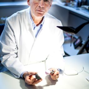 Univ. Prof. Dr. Axel Wanivenhaus